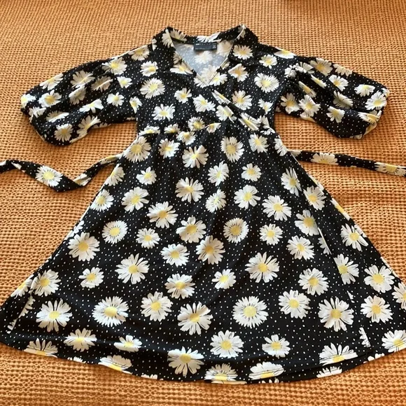 🌼Size 2 Super cute black w/white & yellow daisies & white dots maternity dress - Picture 11 of 15